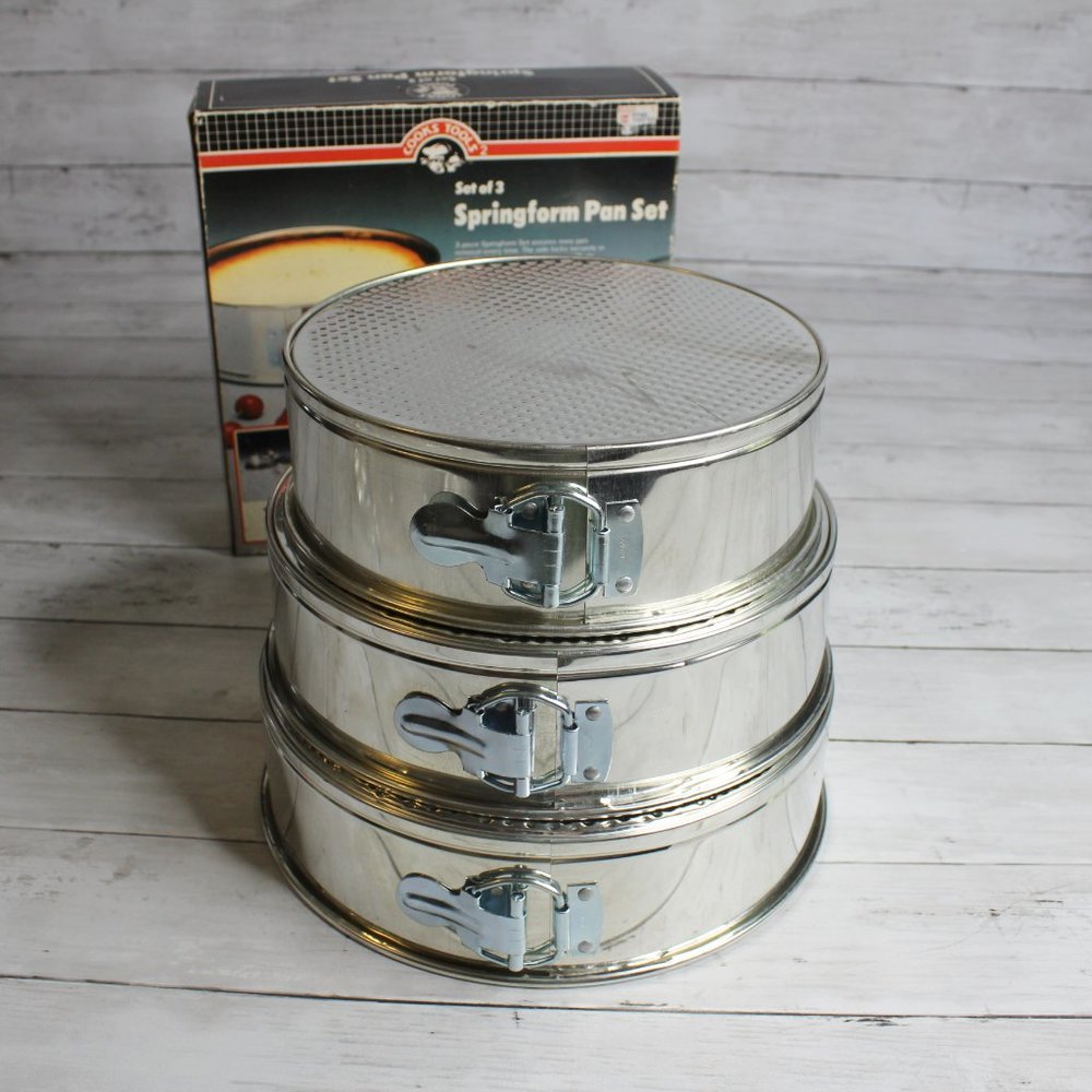 Springform Cheesecake Round Cake Pans - Picture 2 of 4